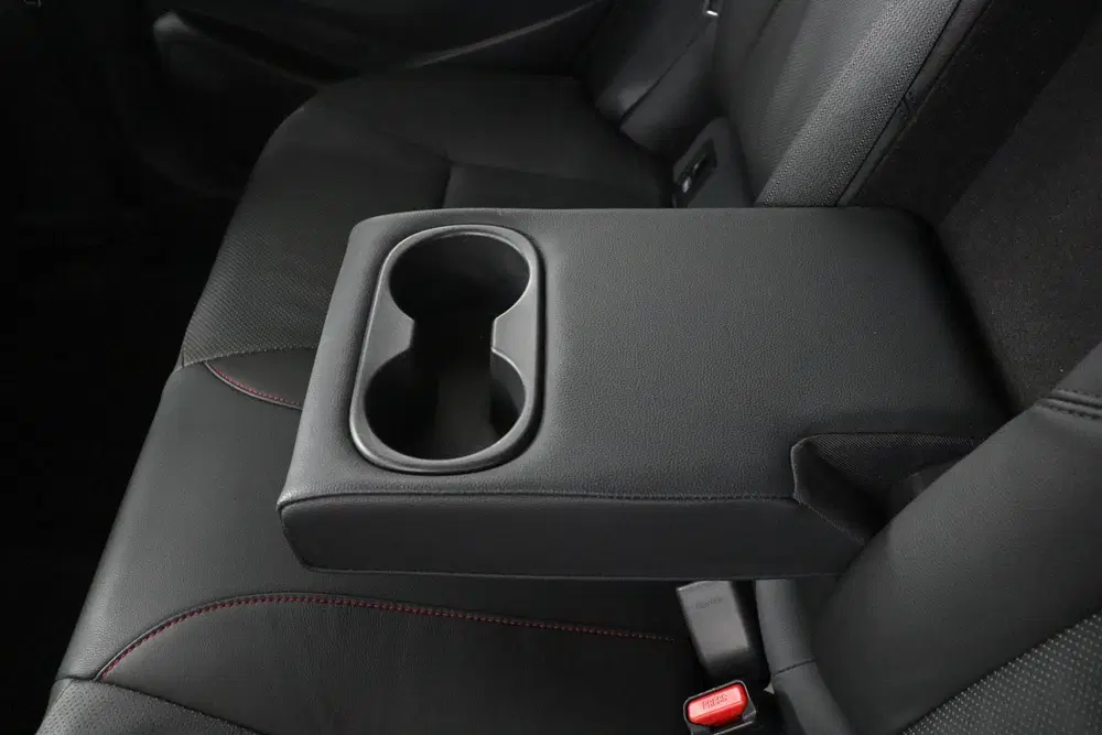 Toyota Corolla Hybrid 200 GR Sport Plus uit 2025, foto 13