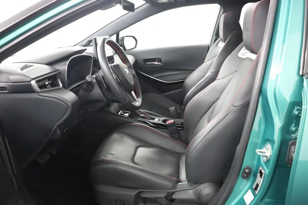 Toyota Corolla Hybrid 200 GR Sport Plus uit 2025, foto 9