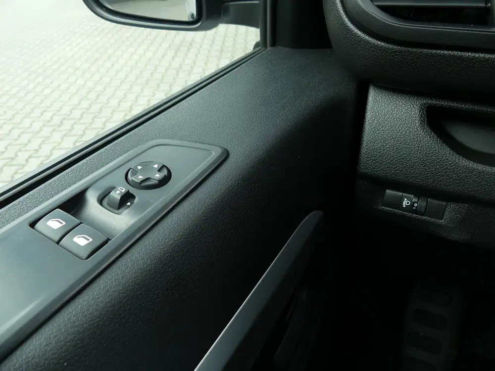 Peugeot Expert 2.0 BlueHDI 180 EAT-8 S&S DC 6 PERSOONS uit 2023, foto 11