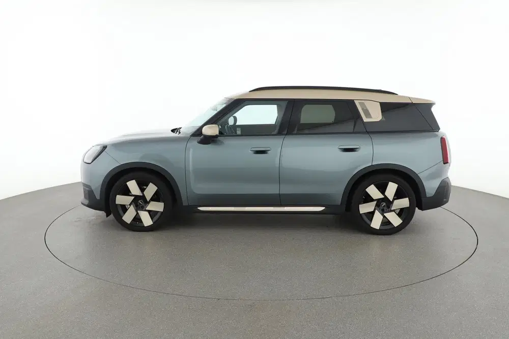 Mini Countryman E Favoured M 66.5 kWh uit 2024, foto 3