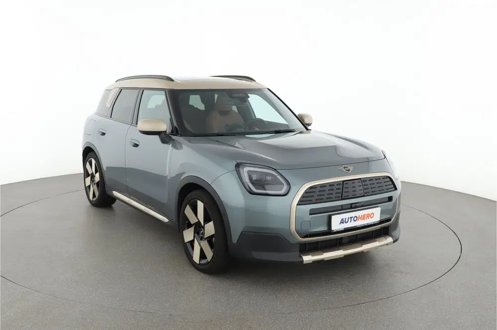 Mini Countryman E Favoured M 66.5 kWh uit 2024, foto 8