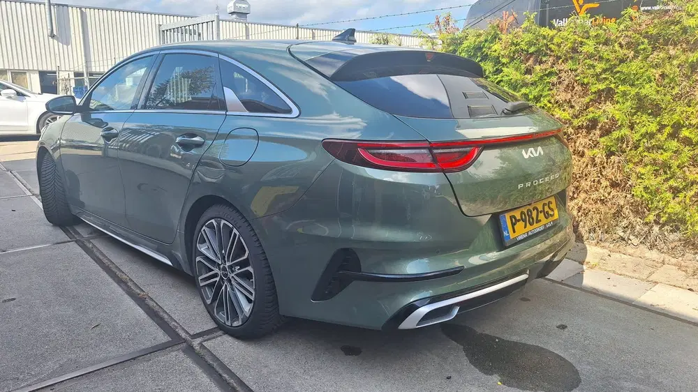 Kia ProCeed 1.5 T-GDi GT-PlusLine uit 2022, foto 2