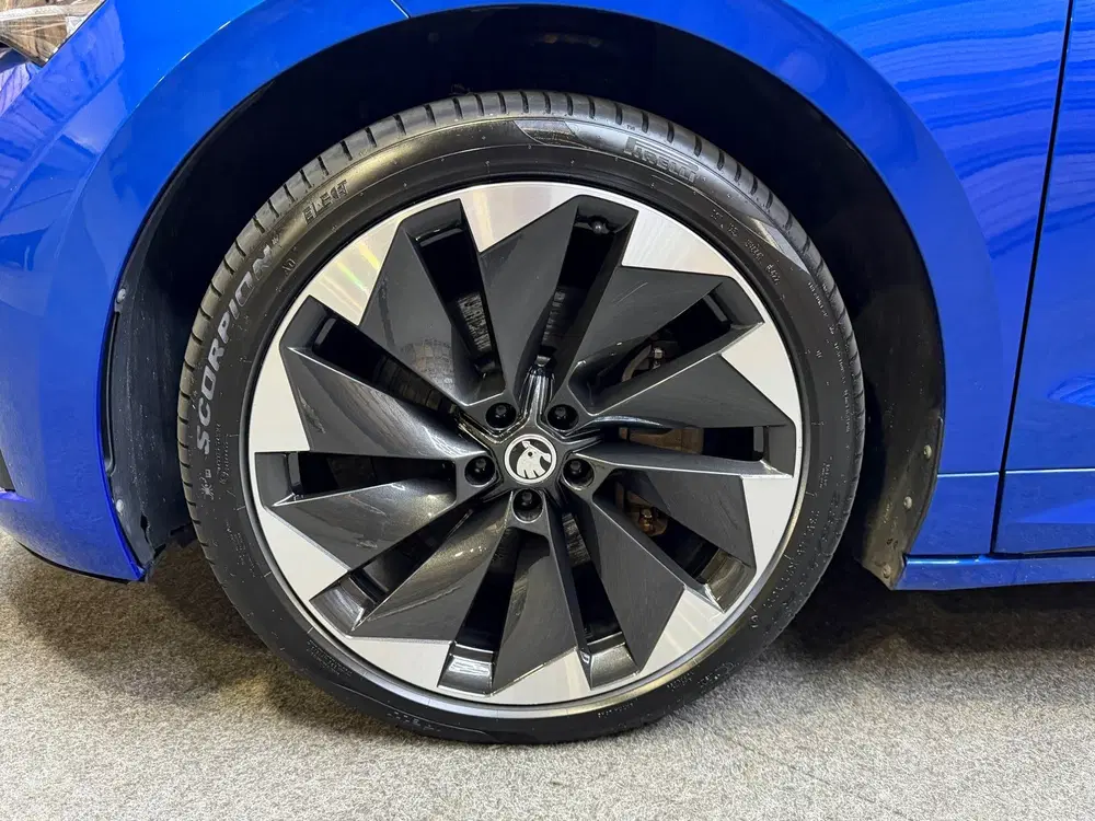 Skoda Enyaq 80 Sportline X Dual Navi Camera Clima Warm uit 2023, foto 2