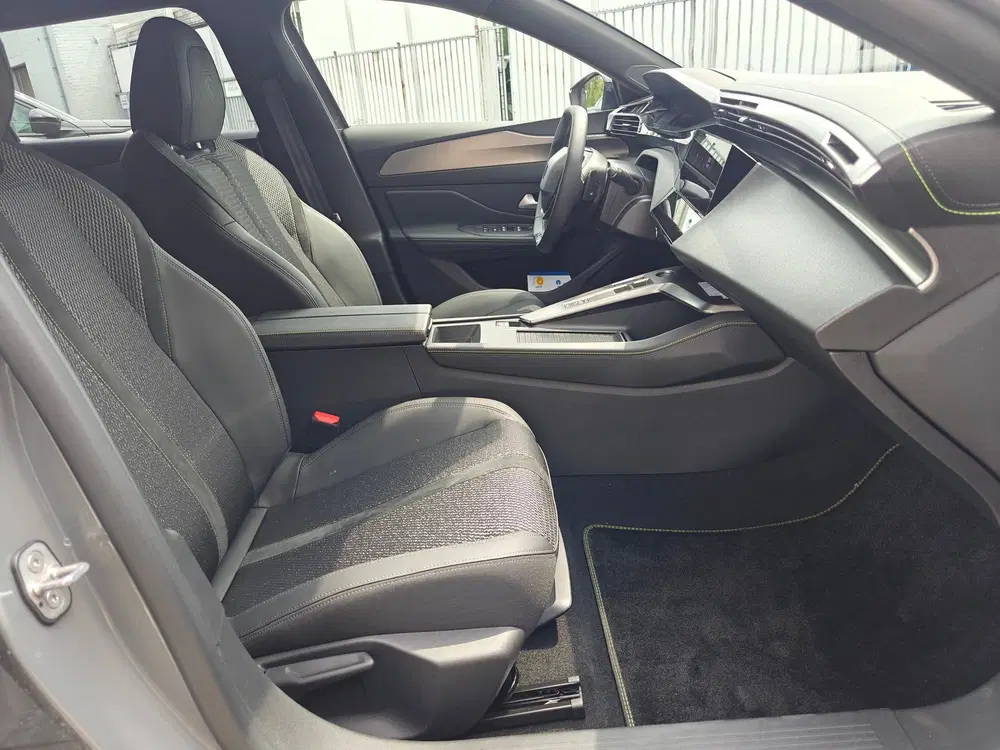 Peugeot 308 1.2 Hybrid 145 e-DCS6 GT uit 2025, foto 12