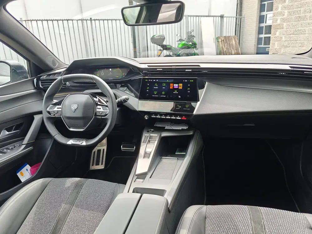 Peugeot 308 1.2 Hybrid 145 e-DCS6 GT uit 2025, foto 2