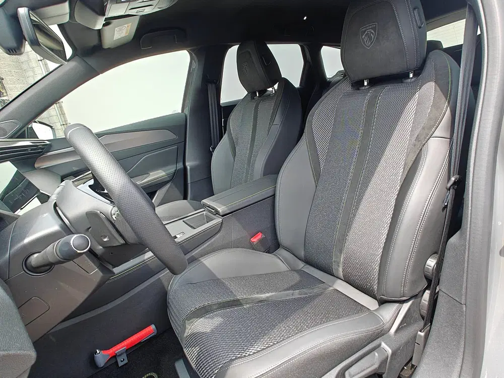 Peugeot 308 1.2 Hybrid 145 e-DCS6 GT uit 2025, foto 3