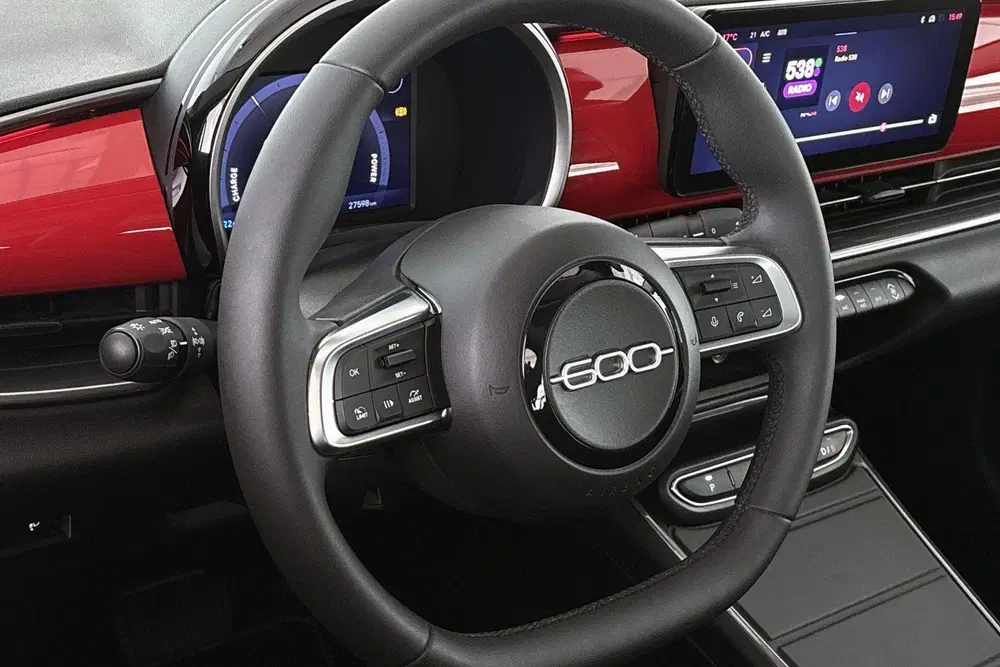 Fiat 600e RED 54 kWh Apple CarPlay Climate Control uit 2024, foto 12
