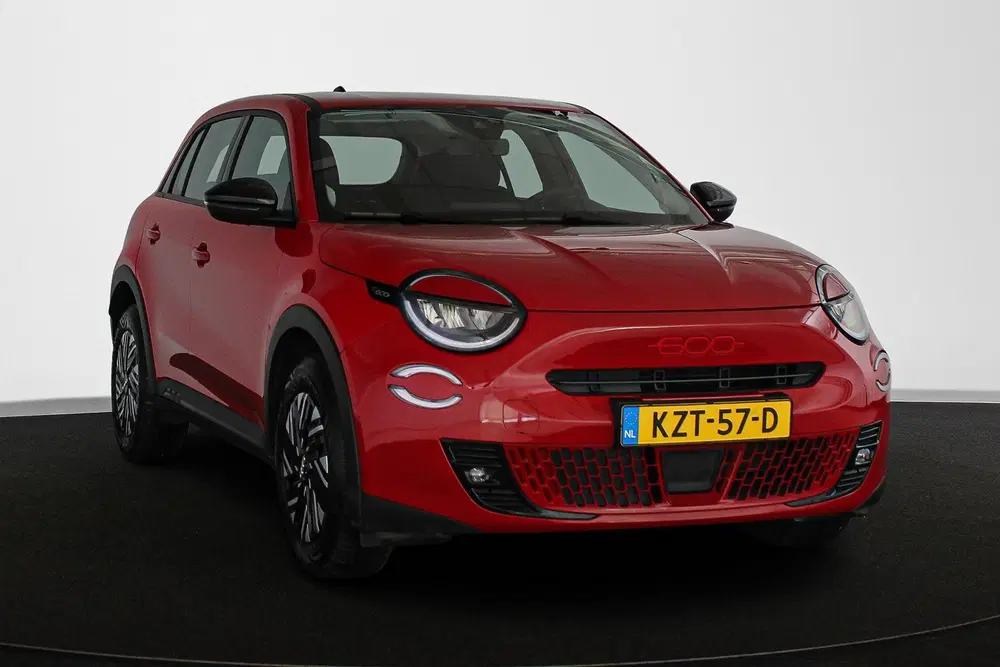 Fiat 600e RED 54 kWh Apple CarPlay Climate Control uit 2024, foto 2