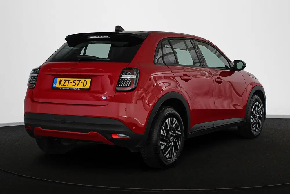 Fiat 600e RED 54 kWh Apple CarPlay Climate Control uit 2024, foto 3