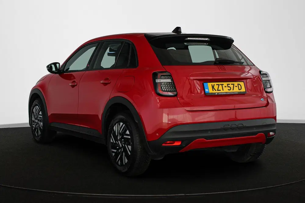 Fiat 600e RED 54 kWh Apple CarPlay Climate Control uit 2024, foto 4