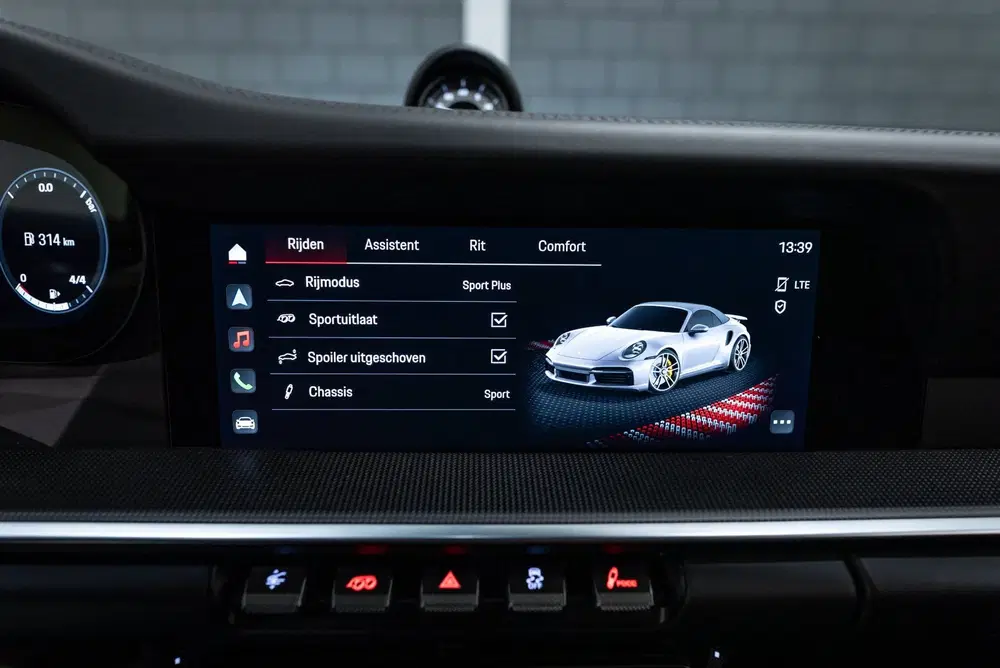 Porsche 911 Turbo S Cabrio uit 2024, foto 14