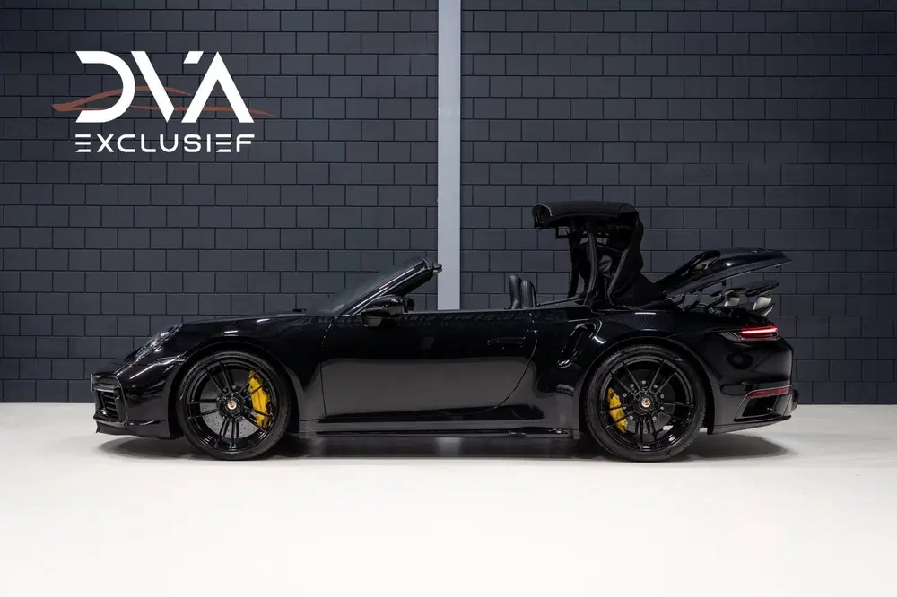 Porsche 911 Turbo S Cabrio uit 2024, foto 2