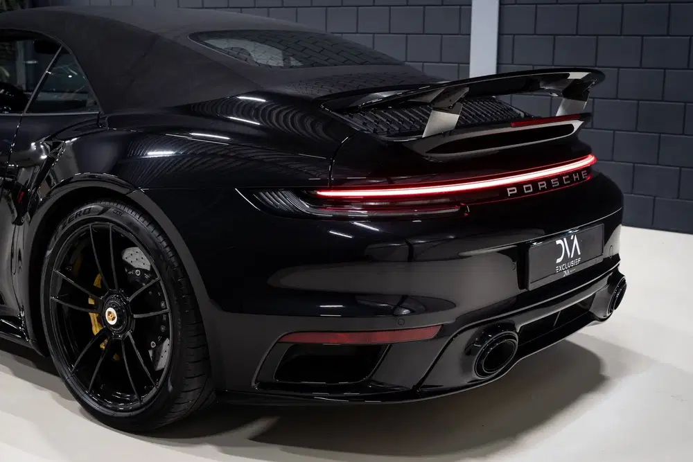 Porsche 911 Turbo S Cabrio uit 2024, foto 3
