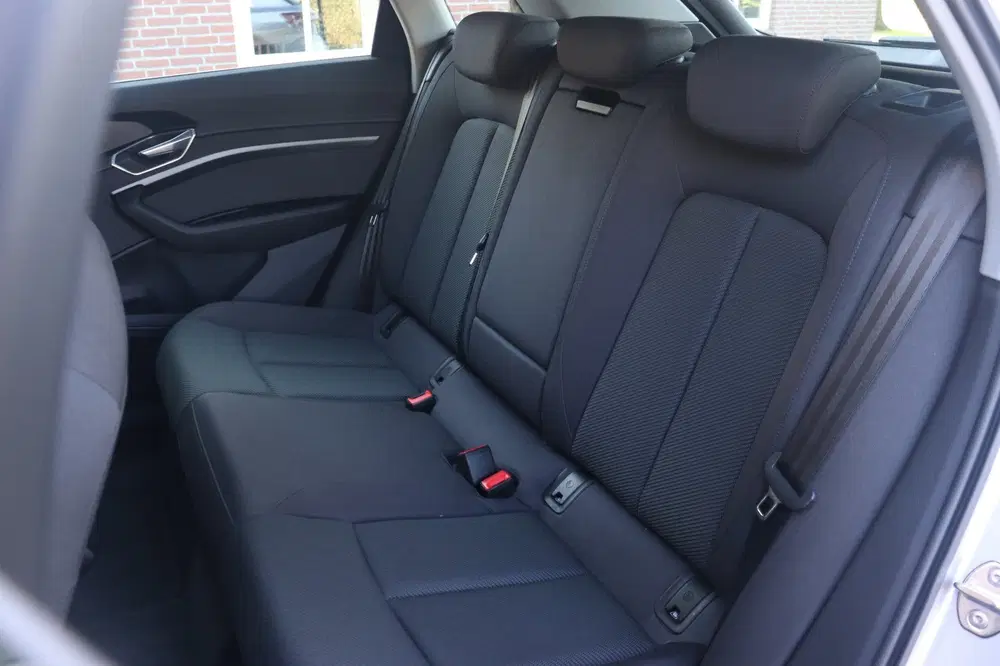 Audi e-tron 50 quattro 313PK uit 2022, foto 11