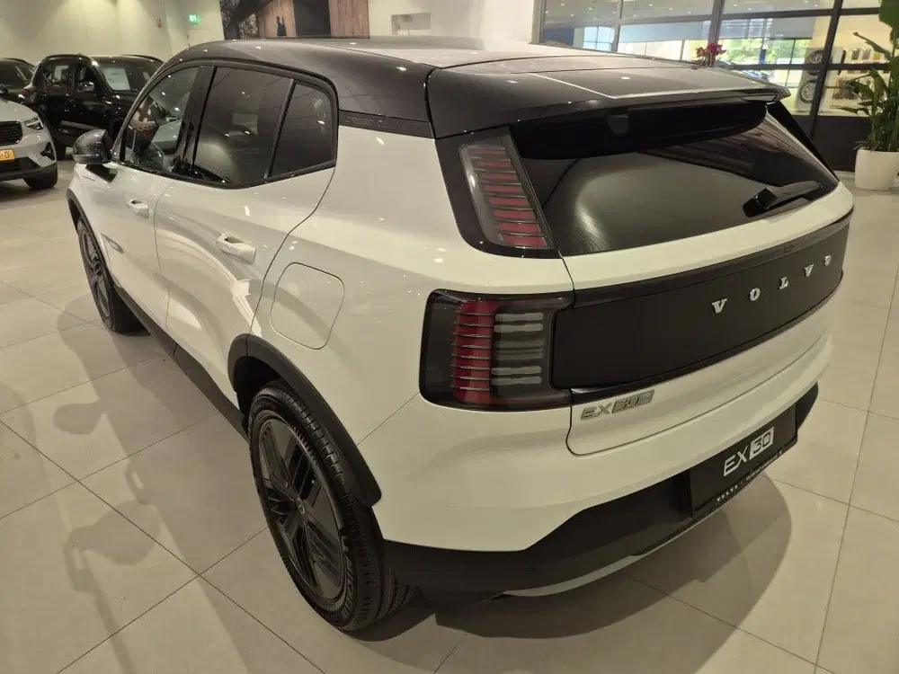 Volvo EX30 P5 LR PL Euro 69 kWh uit 2026, foto 2