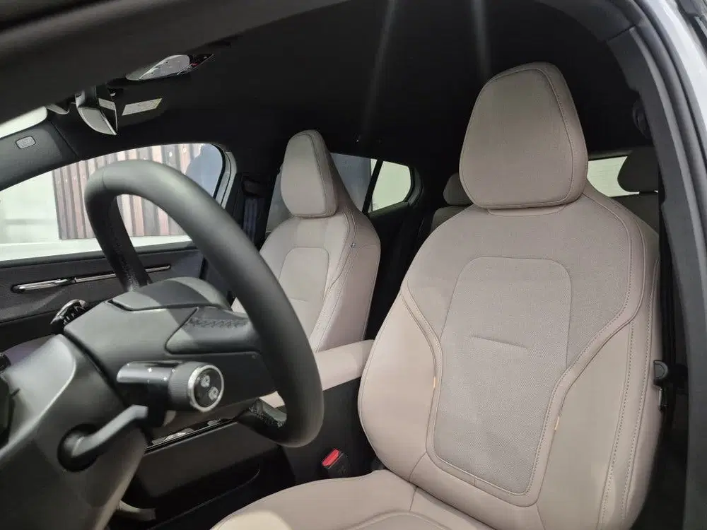 Volvo EX30 P5 LR PL Euro 69 kWh uit 2026, foto 4