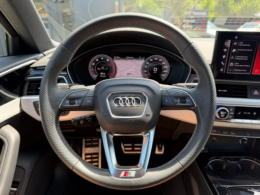 Audi A4 35 TFSI S edition competition uit 2024, foto 10