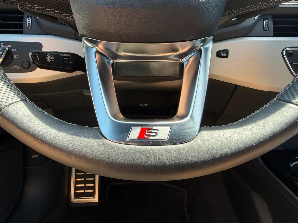 Audi A4 35 TFSI S edition competition uit 2024, foto 13