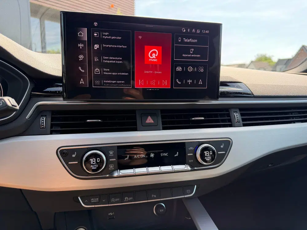 Audi A4 35 TFSI S edition competition uit 2024, foto 14