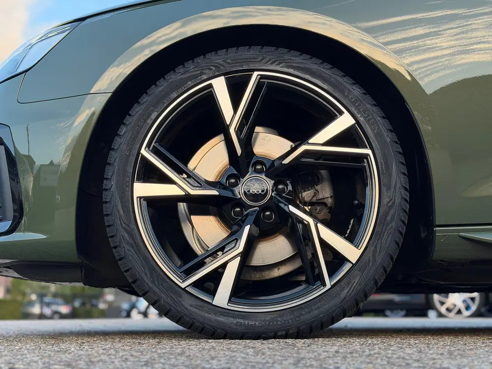 Audi A4 35 TFSI S edition competition uit 2024, foto 7