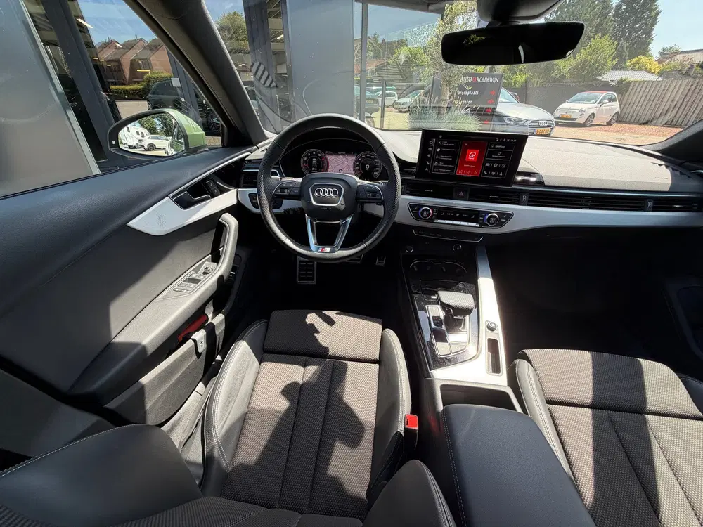 Audi A4 35 TFSI S edition competition uit 2024, foto 9