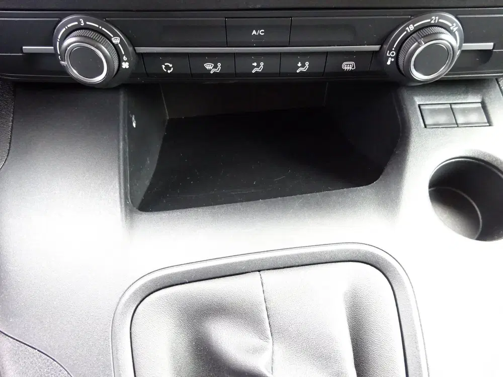 Peugeot Partner 1.5 BlueHDi 100 S&S L2 LONG AIRCO NAVIGATI uit 2024, foto 14