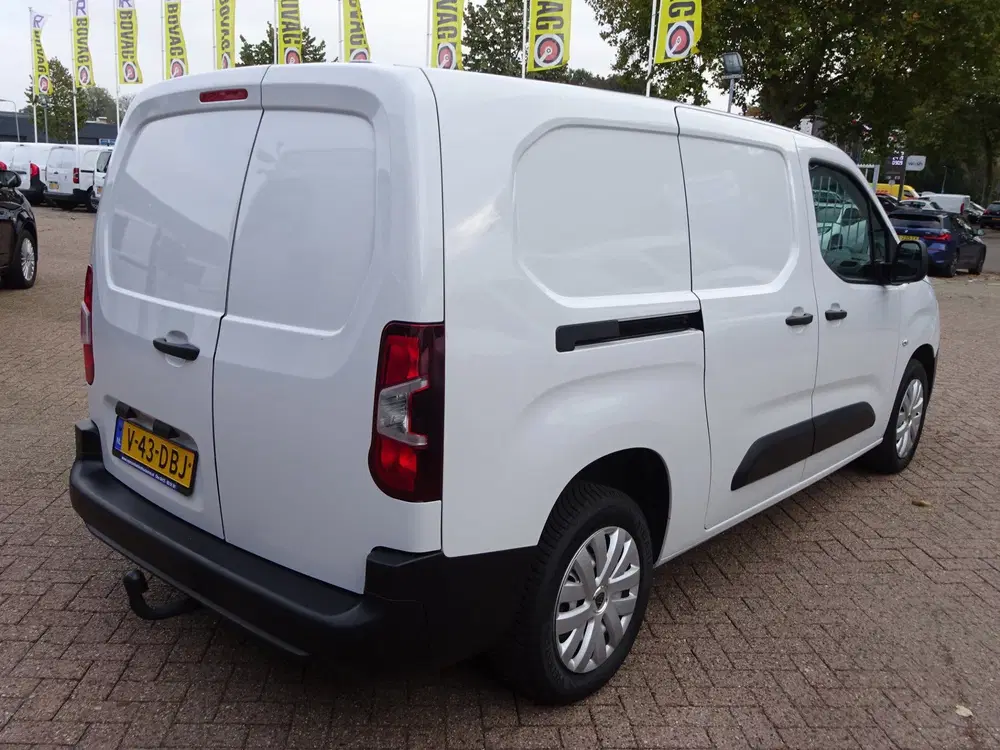 Peugeot Partner 1.5 BlueHDi 100 S&S L2 LONG AIRCO NAVIGATI uit 2024, foto 4