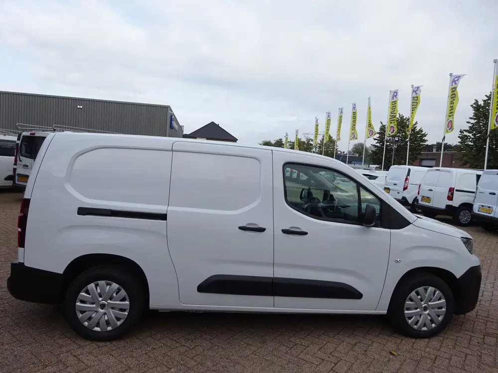 Peugeot Partner 1.5 BlueHDi 100 S&S L2 LONG AIRCO NAVIGATI uit 2024, foto 5