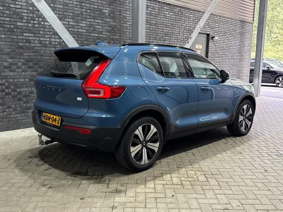 Volvo XC40 T4 Plus Dark uit 2023, foto 2