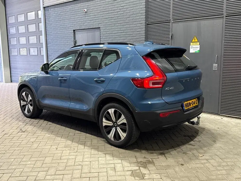 Volvo XC40 T4 Plus Dark uit 2023, foto 3