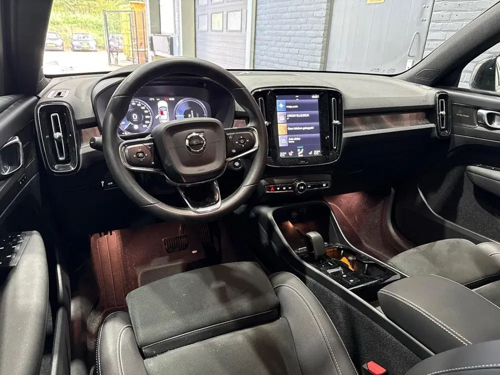 Volvo XC40 T4 Plus Dark uit 2023, foto 5