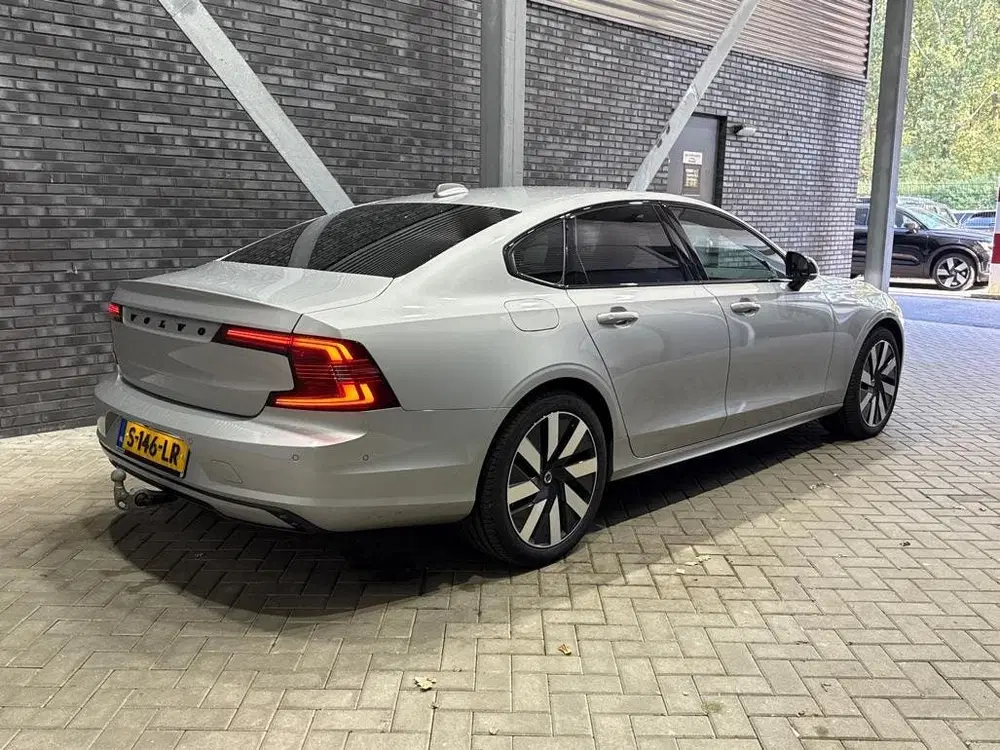 Volvo S90 2.0 B5 Ultimate Dark uit 2023, foto 2