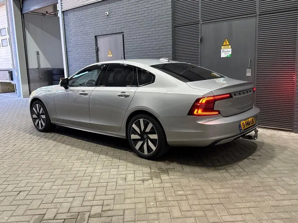 Volvo S90 2.0 B5 Ultimate Dark uit 2023, foto 3
