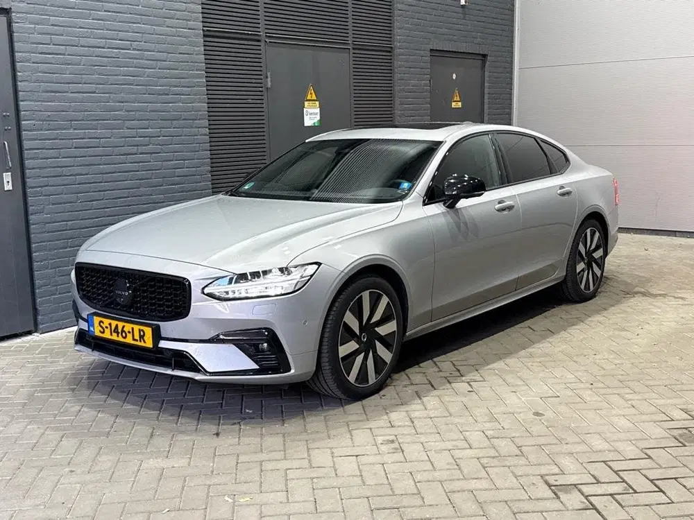Volvo S90 2.0 B5 Ultimate Dark uit 2023, foto 4
