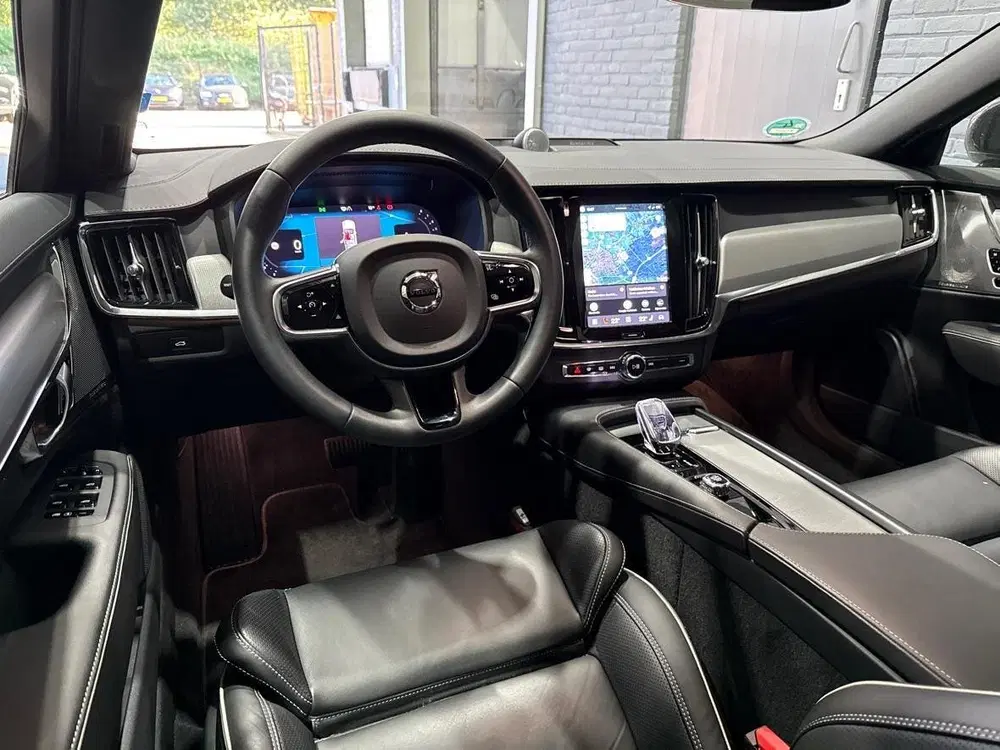 Volvo S90 2.0 B5 Ultimate Dark uit 2023, foto 5