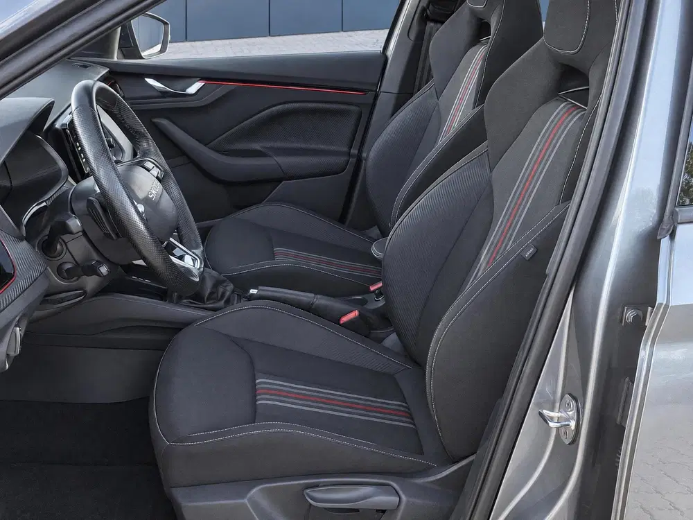 Skoda Kamiq 1.0 TSI Monte Carlo uit 2025, foto 4