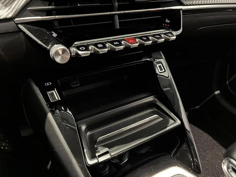 Peugeot 208 1.2 PureTech Allure Pack uit 2023, foto 13