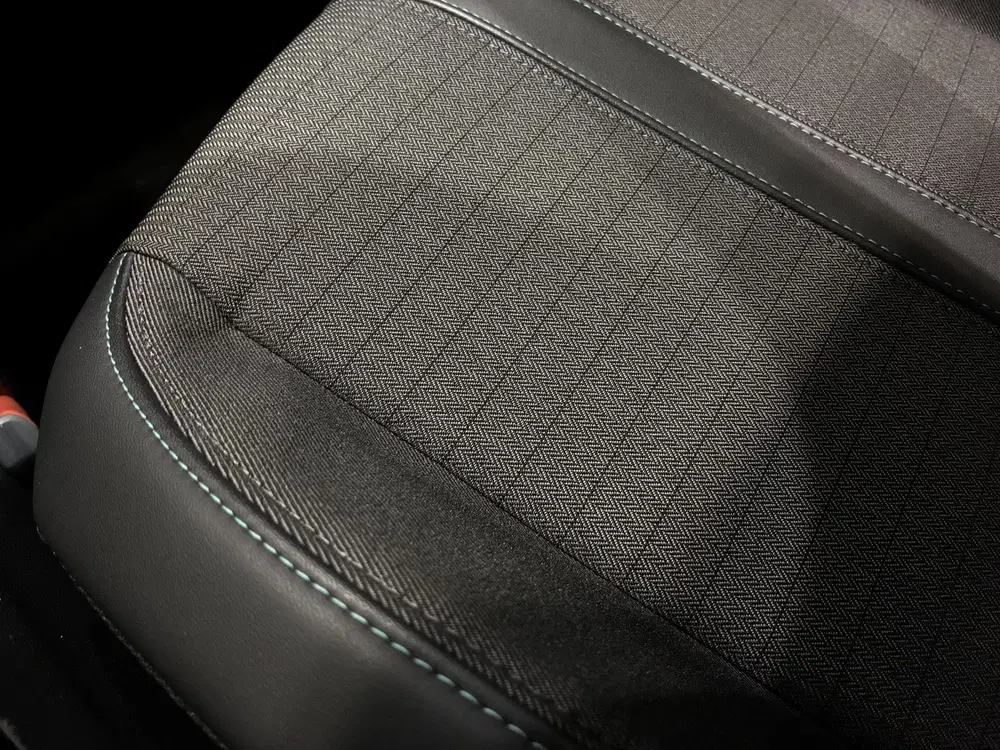 Peugeot 208 1.2 PureTech Allure Pack uit 2023, foto 15