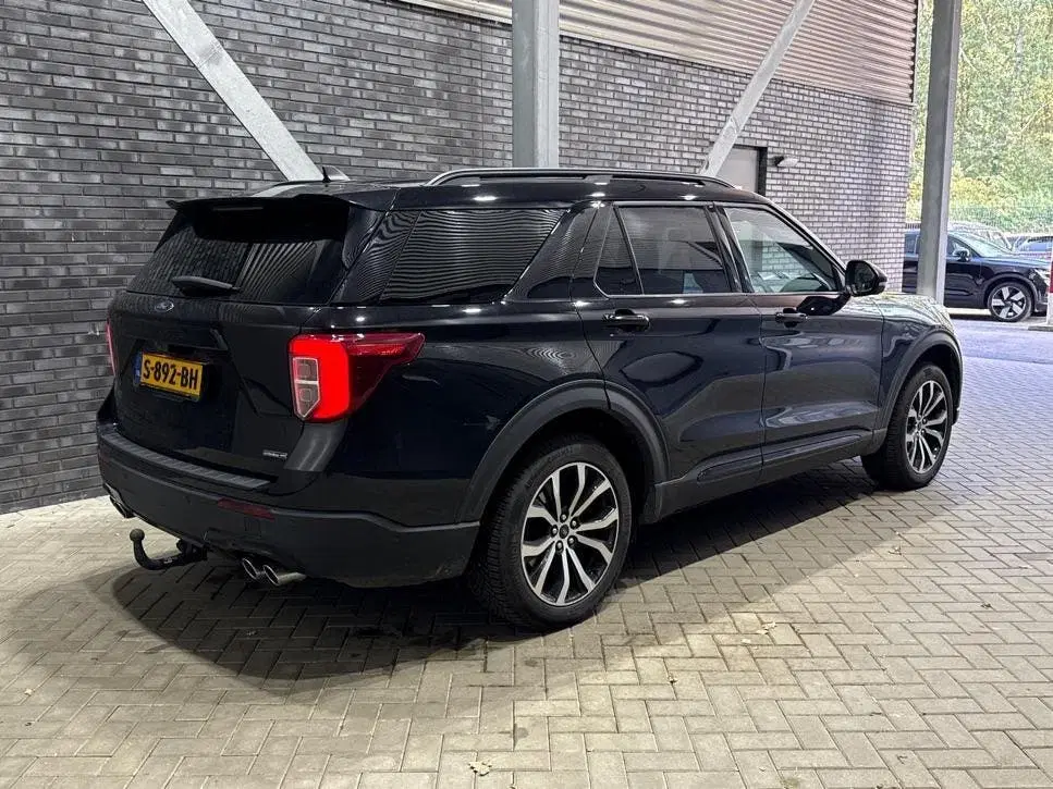 Ford Explorer 3.0 V6 ST-Line uit 2023, foto 2