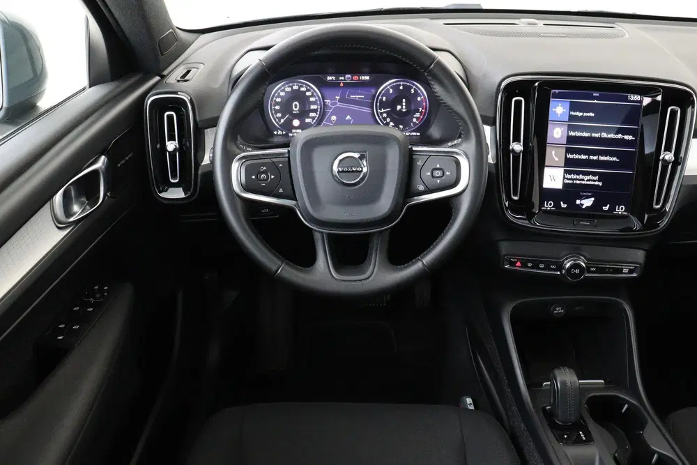 Volvo XC40 T3 AUT. MOMENTUM PRO -PANO.DAK uit 2019, foto 2