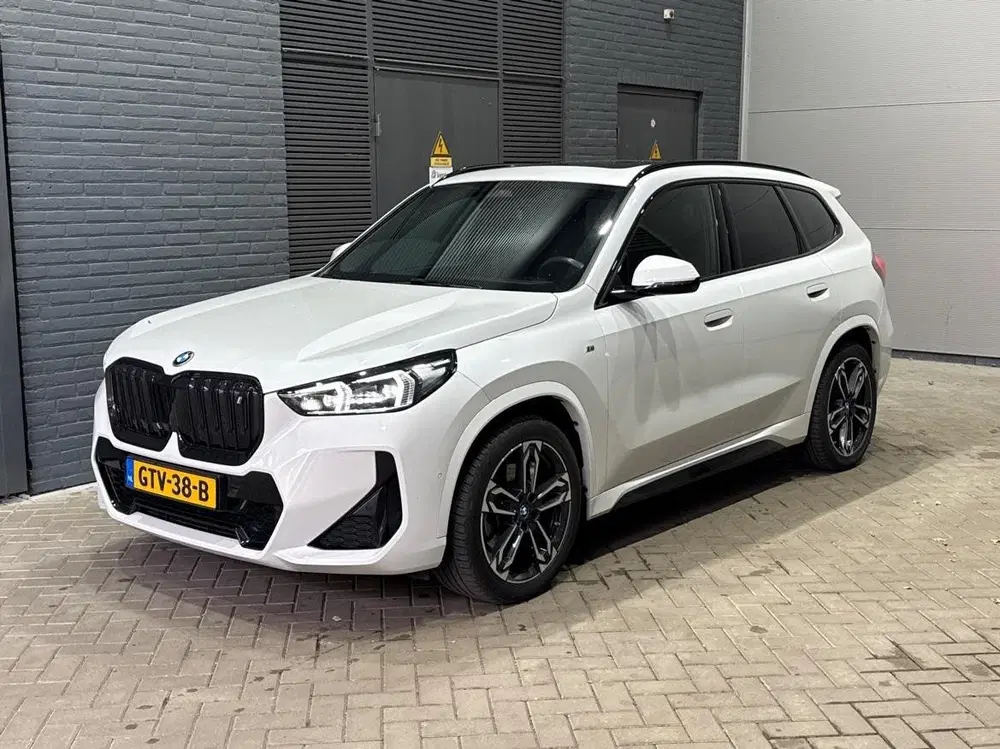 BMW iX1 xDrive30 67 kWh uit 2023, foto 4