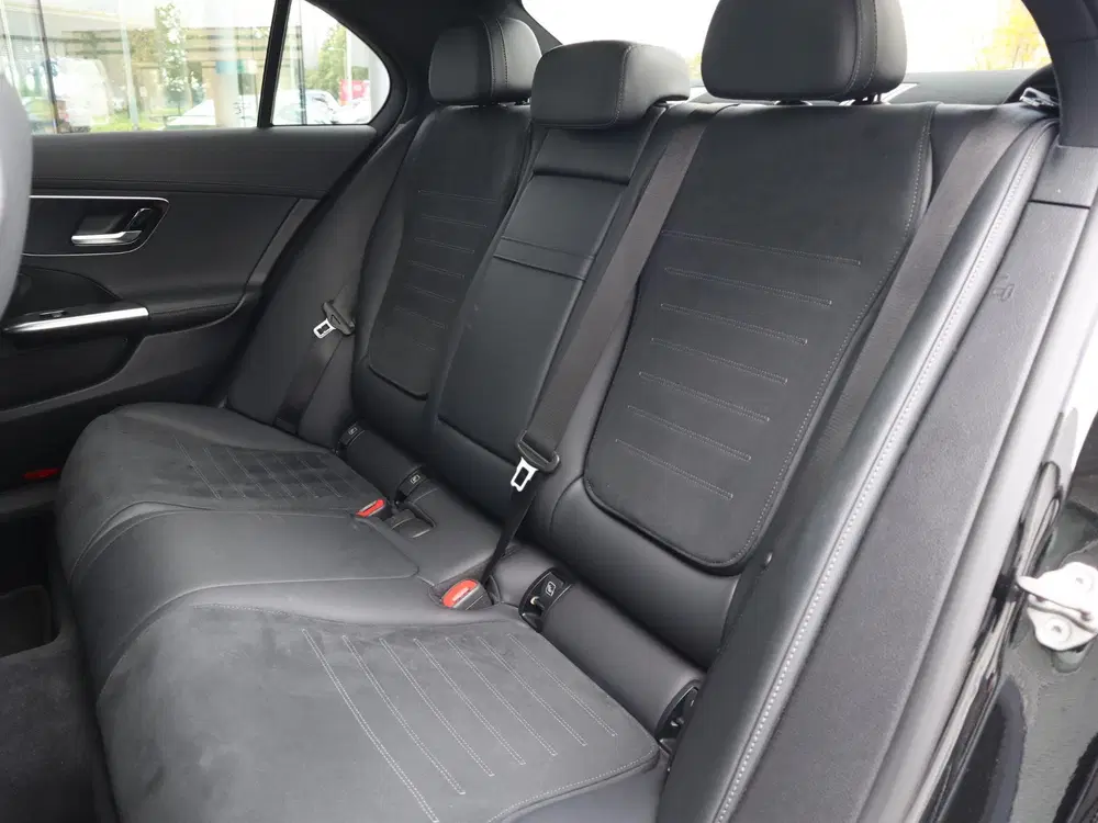 Mercedes-Benz C-Klasse 300 e AMG Line Limited uit 2023, foto 12