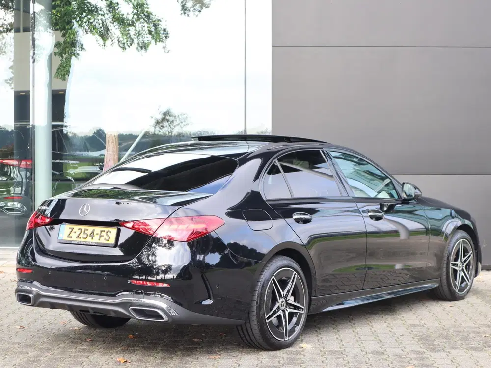 Mercedes-Benz C-Klasse 300 e AMG Line Limited uit 2023, foto 2