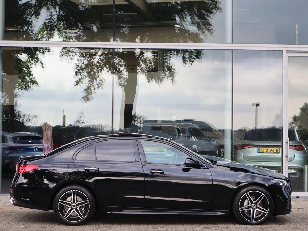 Mercedes-Benz C-Klasse 300 e AMG Line Limited uit 2023, foto 5