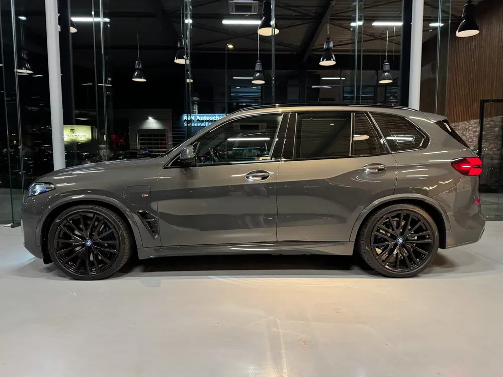 BMW X5 xDrive50e M-Sport Pro uit 2023, foto 2