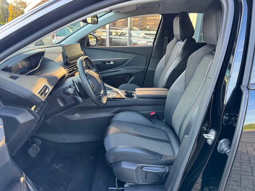 Peugeot 3008 1.2 PureTech Allure Pack Airco Cruise Navi uit 2022, foto 3