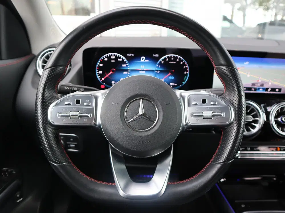Mercedes-Benz GLA 250 e AMG Line l Trekhaak l Panoram uit 2023, foto 12