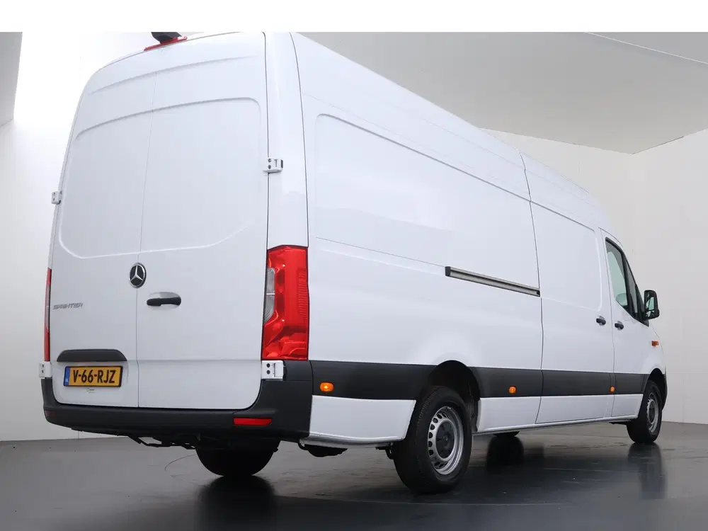 Mercedes-Benz Sprinter 317 CDI uit 2023, foto 2