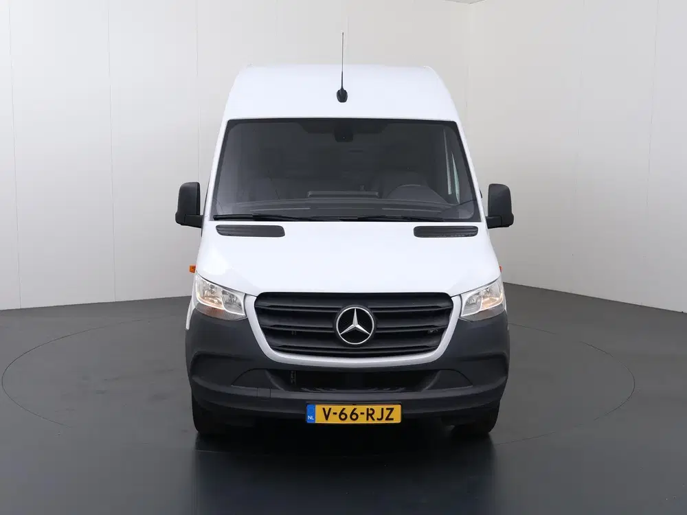 Mercedes-Benz Sprinter 317 CDI uit 2023, foto 3