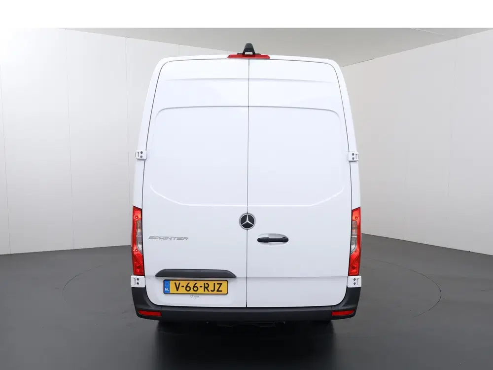 Mercedes-Benz Sprinter 317 CDI uit 2023, foto 4